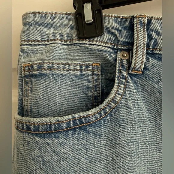 NWT H&M Light washed high waisted Wide leg cropped jeans size 12 - Picture 2 of 10